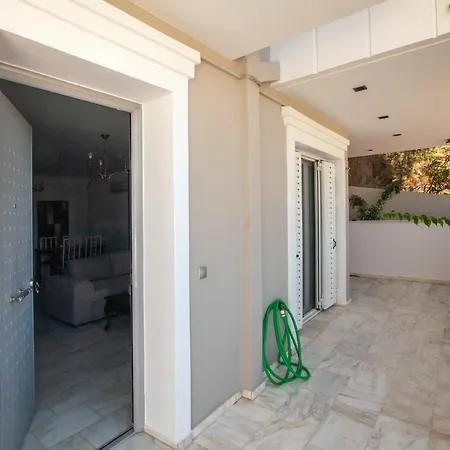 Bourtzi View - The Semi Basement * 纳夫普利翁