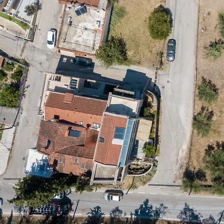 Bourtzi View - The Semi Basement 纳夫普利翁