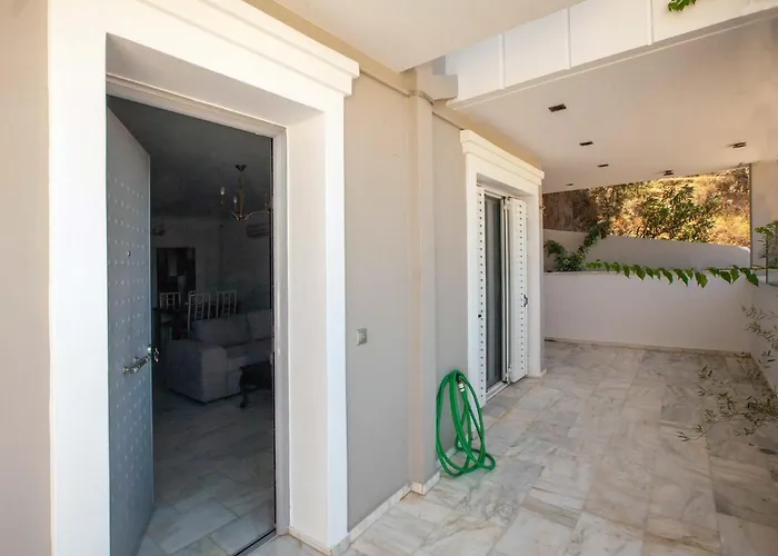 Bourtzi View - The Semi Basement * Ναύπλιο